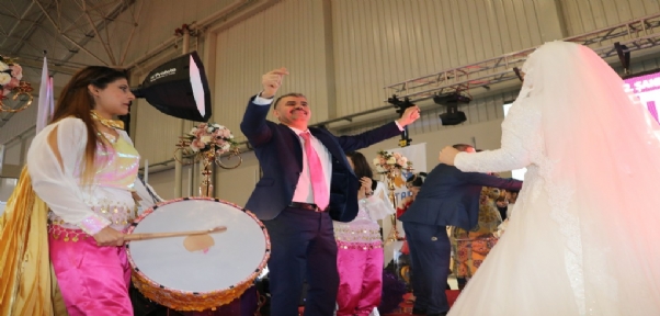 Evli Çift 16 Yıl Sonra Evlilik Fuarında Hayallerindeki Evliliği Gerçekleştirdi