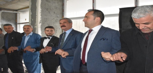 Uludere Kayyumu, Vatandaşları Mutlu Gününde Yalnız Bırakmıyor
