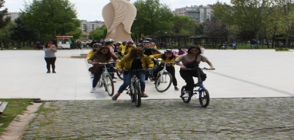 Bisikletli Kadınlar Diyarbakır`da Pedal Çevirdi