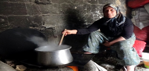 Baharı 350 Yıldır Yemek Ve Dualarla Karşılıyorlar