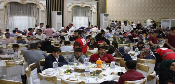 Diyarbakır`da Yetim Çocuklara Sınırsız İkram