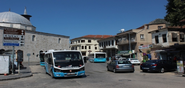 Dünyanın İlk Aydınlatılan Caddesi Araç Trafiğine Kapatılıyor