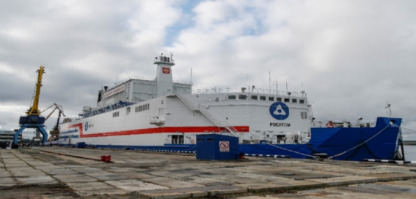 Dünyanın İlk Yüzer Nükleer Güç Ünitesi Akademik Lomonosov, Murmansk`tan Pevek`e Doğru Yola Çıktı