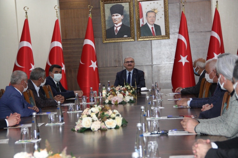 Diyarbakır Valisi Karaloğlu, esnaf oda başkanları ile bir araya geldi