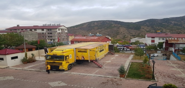 Siirtli çocuklar mobil tır sayesinde ilk kez sinema ile buluşacak