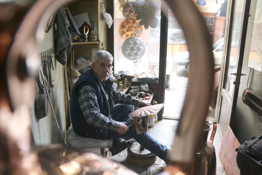 SAVAŞTA KAYBETTİĞİ HER ŞEYİNİ MESLEĞİYLE TEKRAR KAZANIYOR