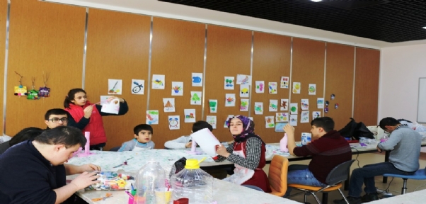 Özel Çocuklar, Kuşlar İçin Plastik Atıklardan Yuvalar Yaptı