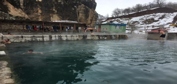 Kato Dağı`ndaki Kaplıca Ziyaretçilerin Akınına Uğradı
