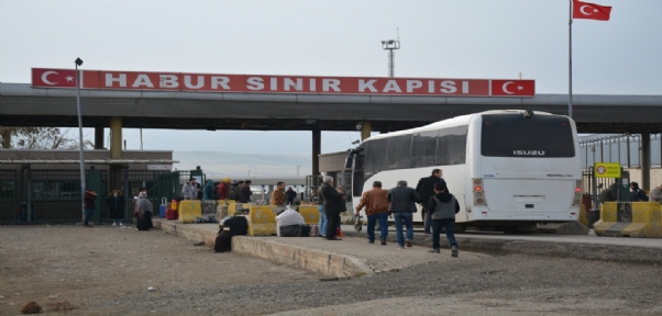 Habur Sınır Kapısı Koronavirüs Nedeniyle İki Yönlü Geçişlere Kapatıldı