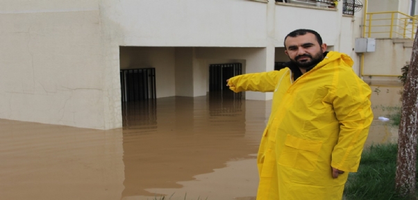 Diyarbakır`da Sağanak Yağış Nedeni İle Evler Su Altında Kaldı