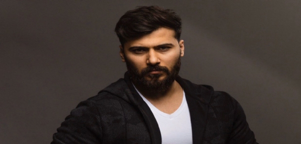 Model Rezan Sinjari`den `Hayat Evde Güzel` Çağrısına Destek