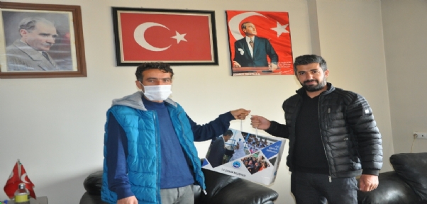 Şırnak Valiliği Ve Belediyeden Gazetecilere Dezenfektan Seti