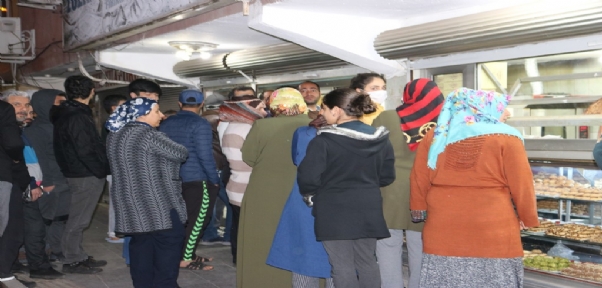 Diyarbakır`da vatandaşlar marketlere akın etti