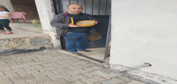 Şırnak`ta arıcılar ihtiyaç sahibi ailelere bal dağıttı