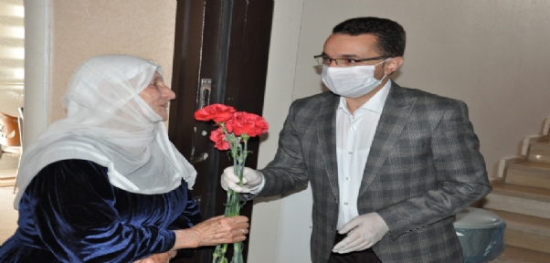 Kaymakam Davut Sinanoğlu, şehit annelerini evlerinde ziyaret etti