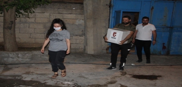 Hayırseverlerden Yardım Toplayıp Engelli Ve Muhtaçlara Dağıtıyor
