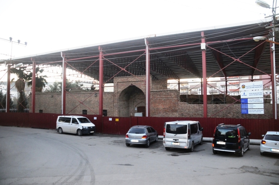 CİZRELİLER KIRMIZI MEDRESEDEKİ RESTORASYON ÇALIŞMALARININ DEVAM ETMESİNİ İSTİYOR
