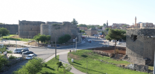 STK`lardan Vali Karaloğlu`na `Diyarbakır Surlarına Ve Turizmine Sahip Çıkılması` Çağrısı