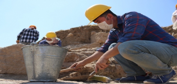 10 Yaşında Yaptığı Kazı Çekicini 38 Yıl Sonra Zerzevan Kalesinde Kullandı