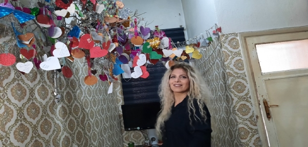 Gelinlerin Anılarını İş Yerinde Biriktiriyor