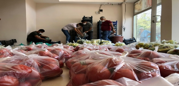 Mardin`de pazarcı esnafından ihtiyaç sahiplerine ücretsiz sebze ve meyve