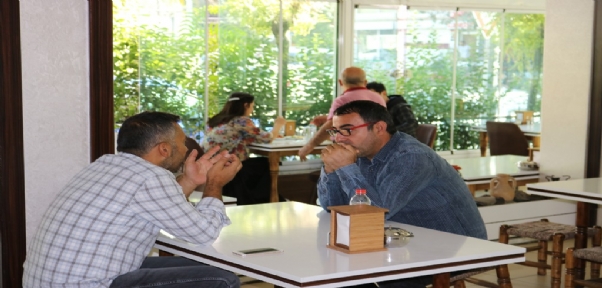 `Tabelasız` kahvaltıcı 17 yıldır vatandaşların hizmetinde
