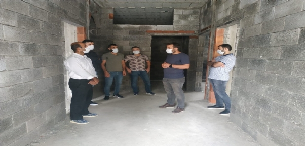 Mardin esnafından örnek davranış, evleri küle dönen aileye yeni bir ev yaptılar