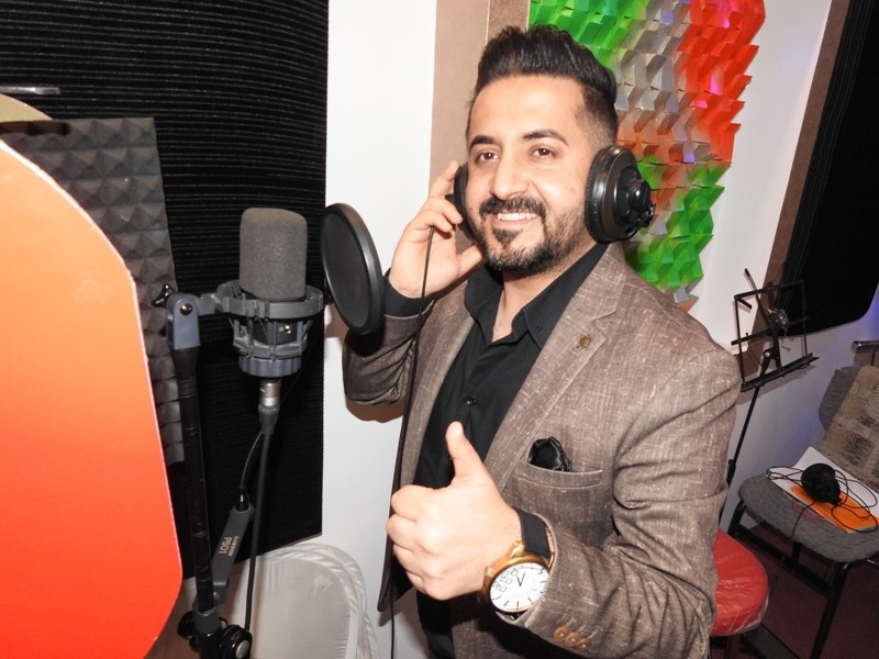 SAHNELERDEN UZAK KALAN SANATÇILAR KLİPTE BİR ARAYA GELDİ