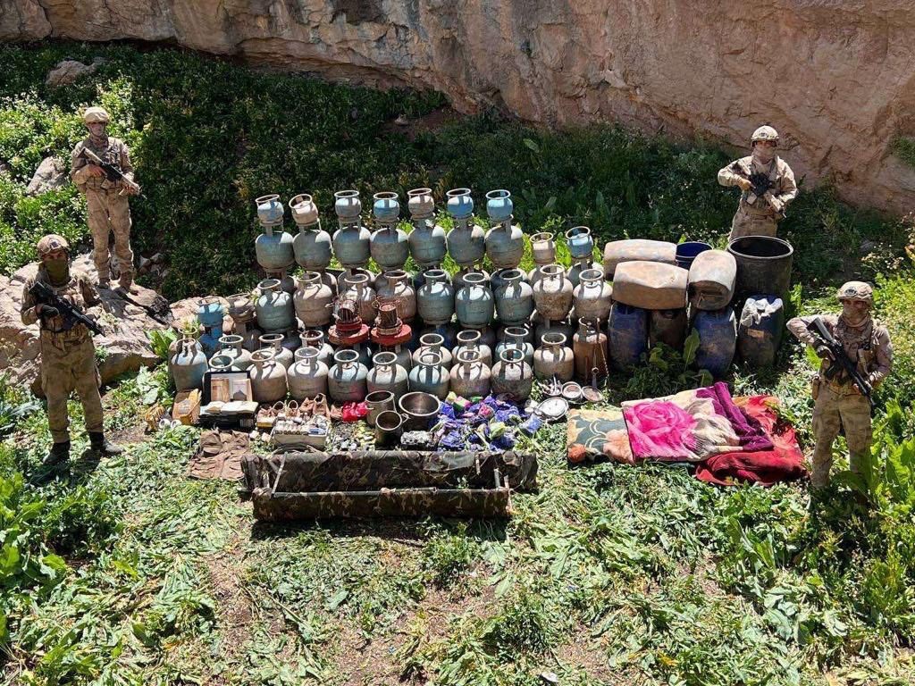 6 kilo amonyum nitrat ve 102 tüp ele geçirildi