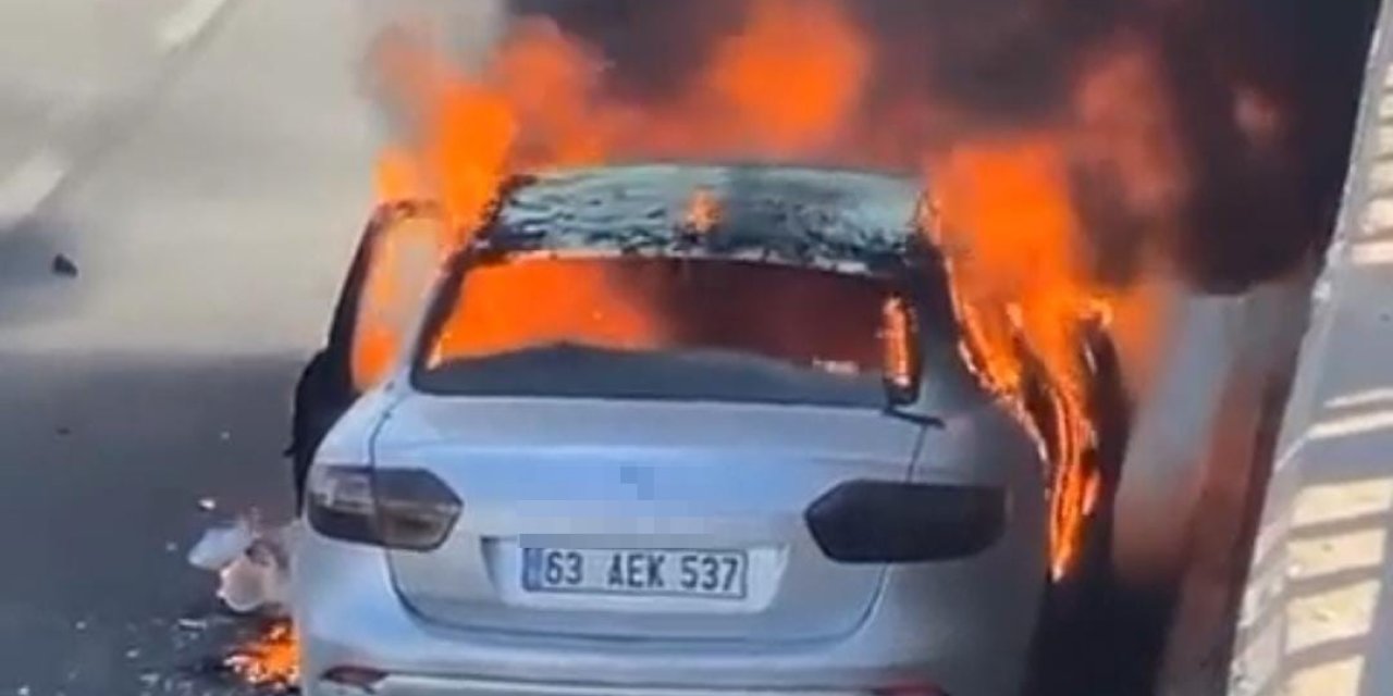 Seyir halindeki otomobil alev topuna döndü