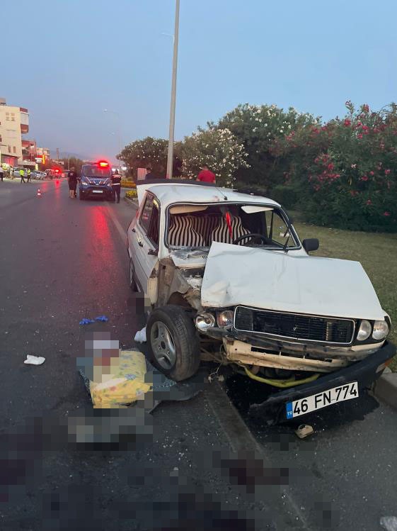 Otomobille motosiklet çarpıştı: 2’si ağır 3 yaralı