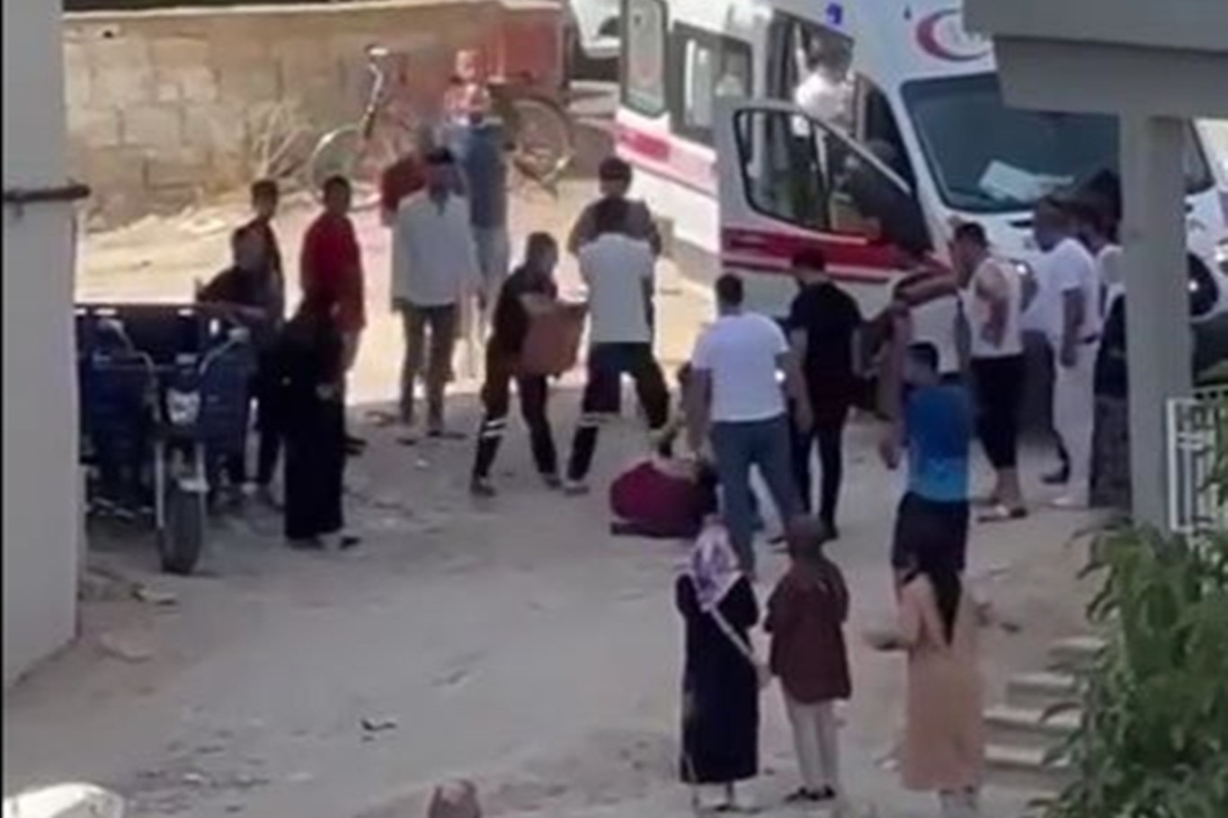 6. kattan düşen kadın hayatını kaybetti