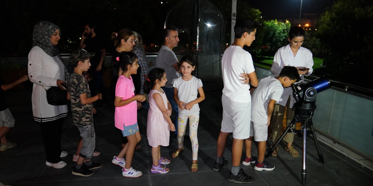 Öğrenciler Cezeri Bilim Merkezi’nde gökyüzünü izledi