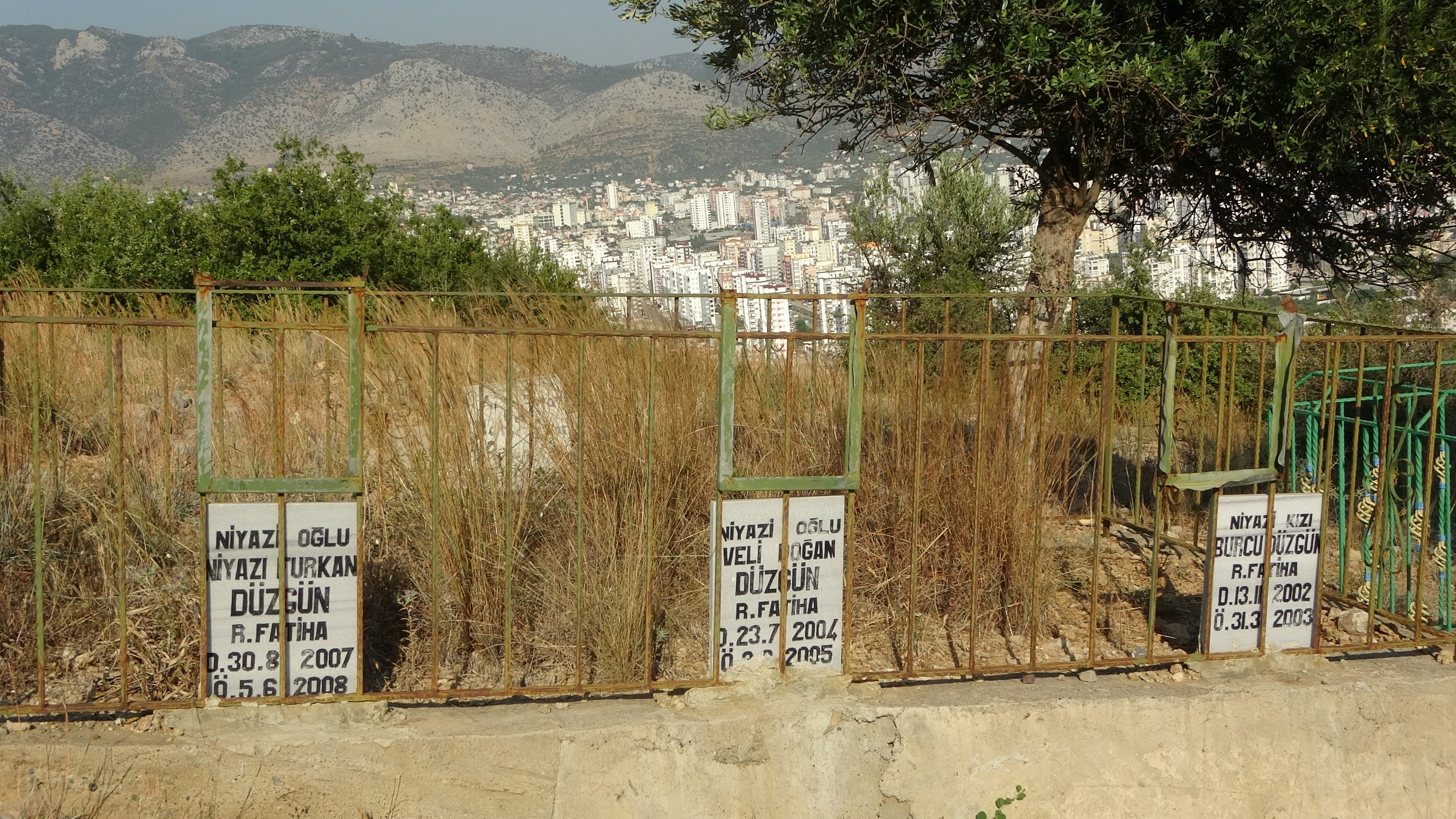 Bu mezarlıkta sadece bebek ve çocukların kabri var