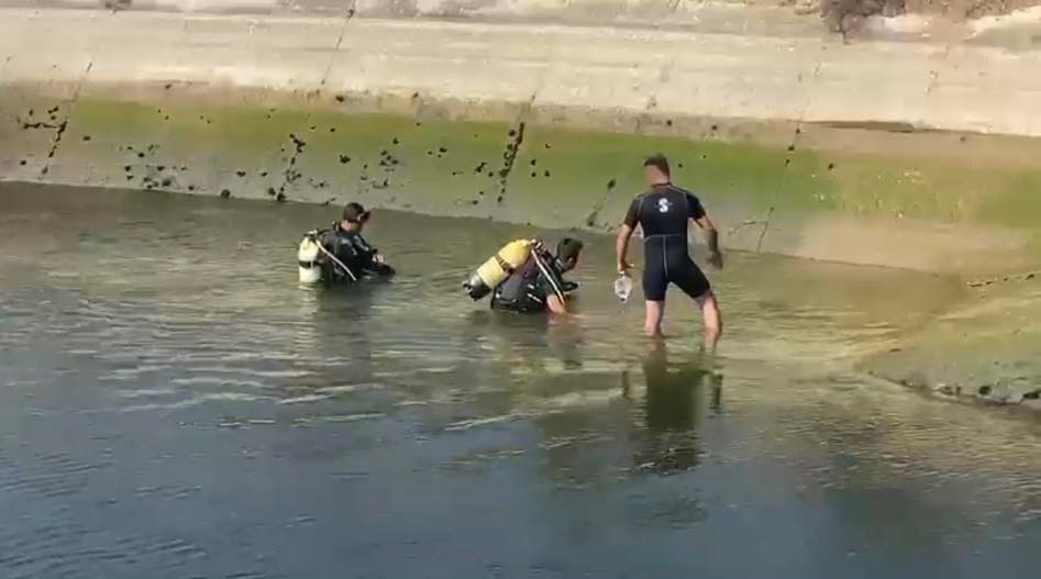 Sulama kanalına giren 3 gençten biri kayboldu