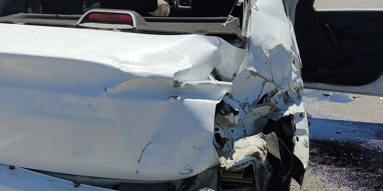 Otomobil bariyere çarptı: 10 yaşındaki çocuk öldü, 4 kişi yaralandı