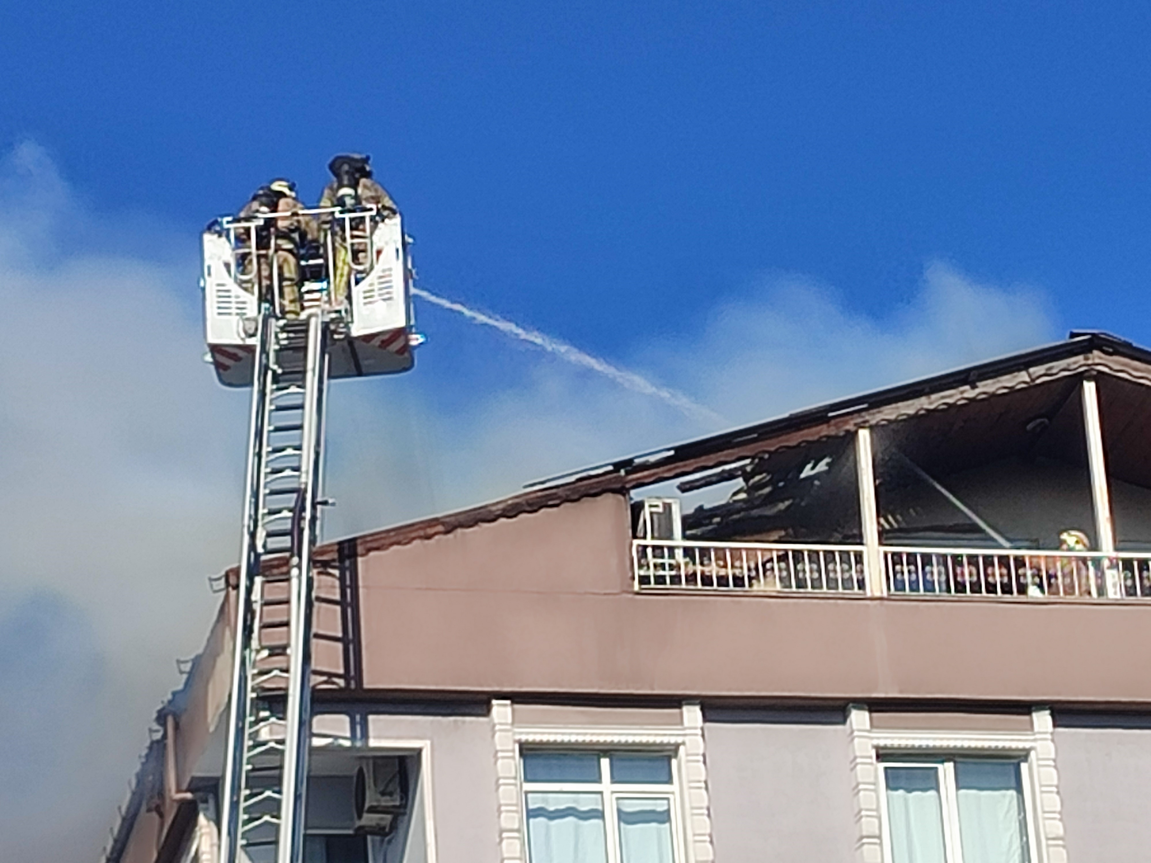 'Tuşlu telefon alınmasına kızdı' evi yaktı