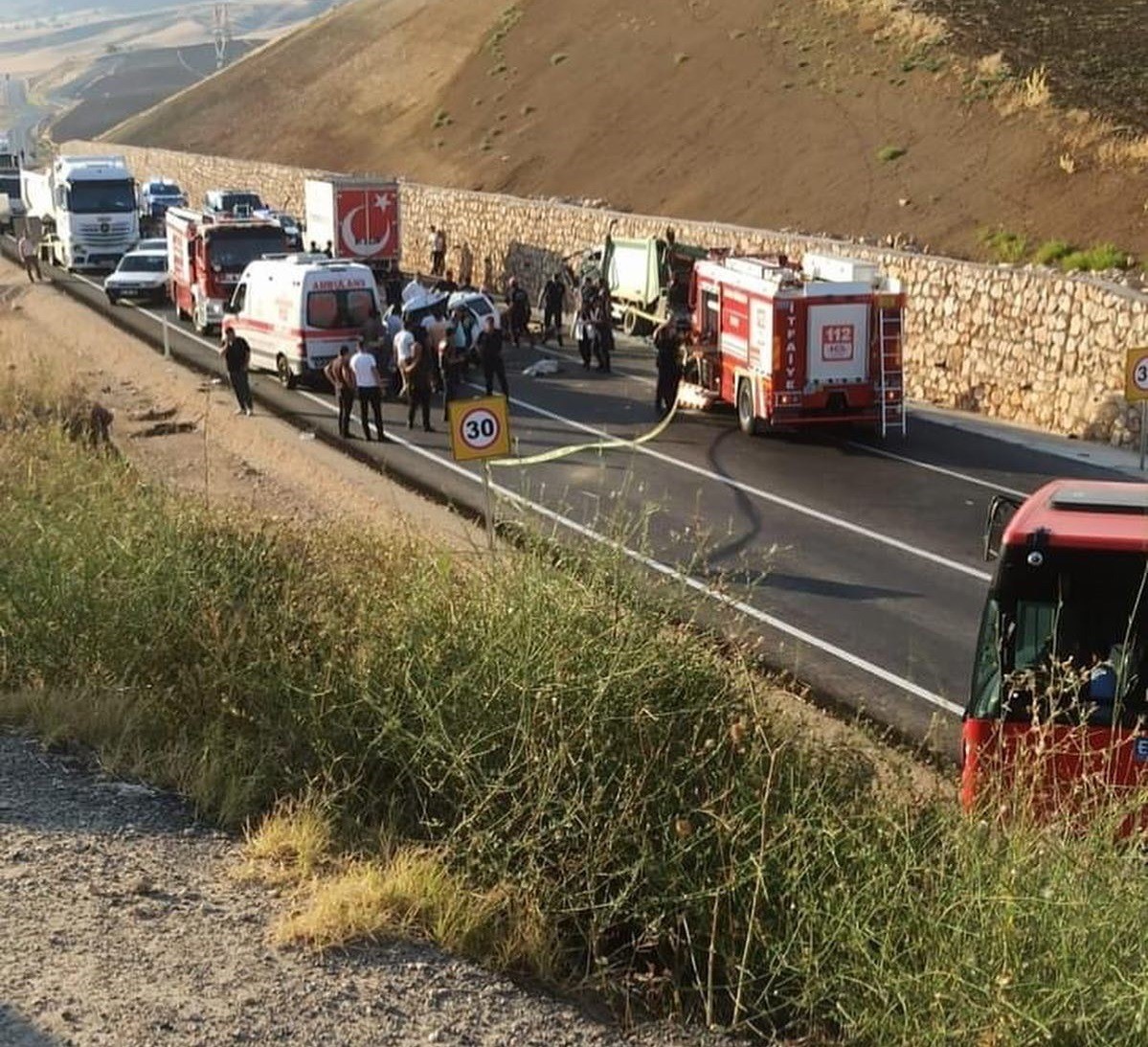 Trafik kazası: 2 ölü, 4 yaralı