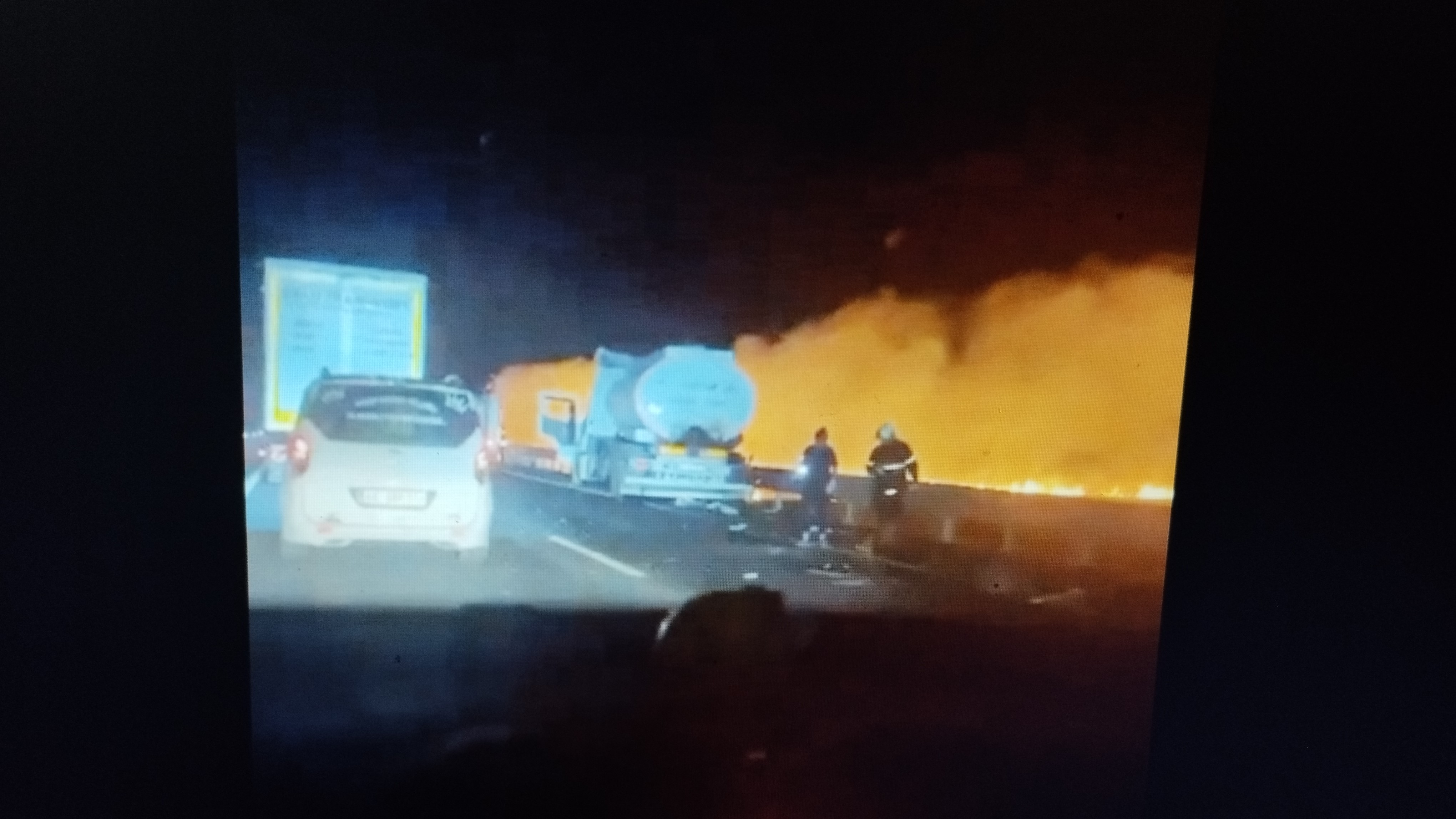 Nusaybin'de 3 aracın çarpıştığı kaza sonrası patlama: 1'i ağır 2 yaralı