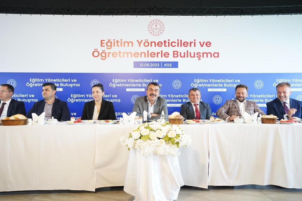 Milli Eğitim Bakanı Yusuf Tekin öğretmenlerle buluştu