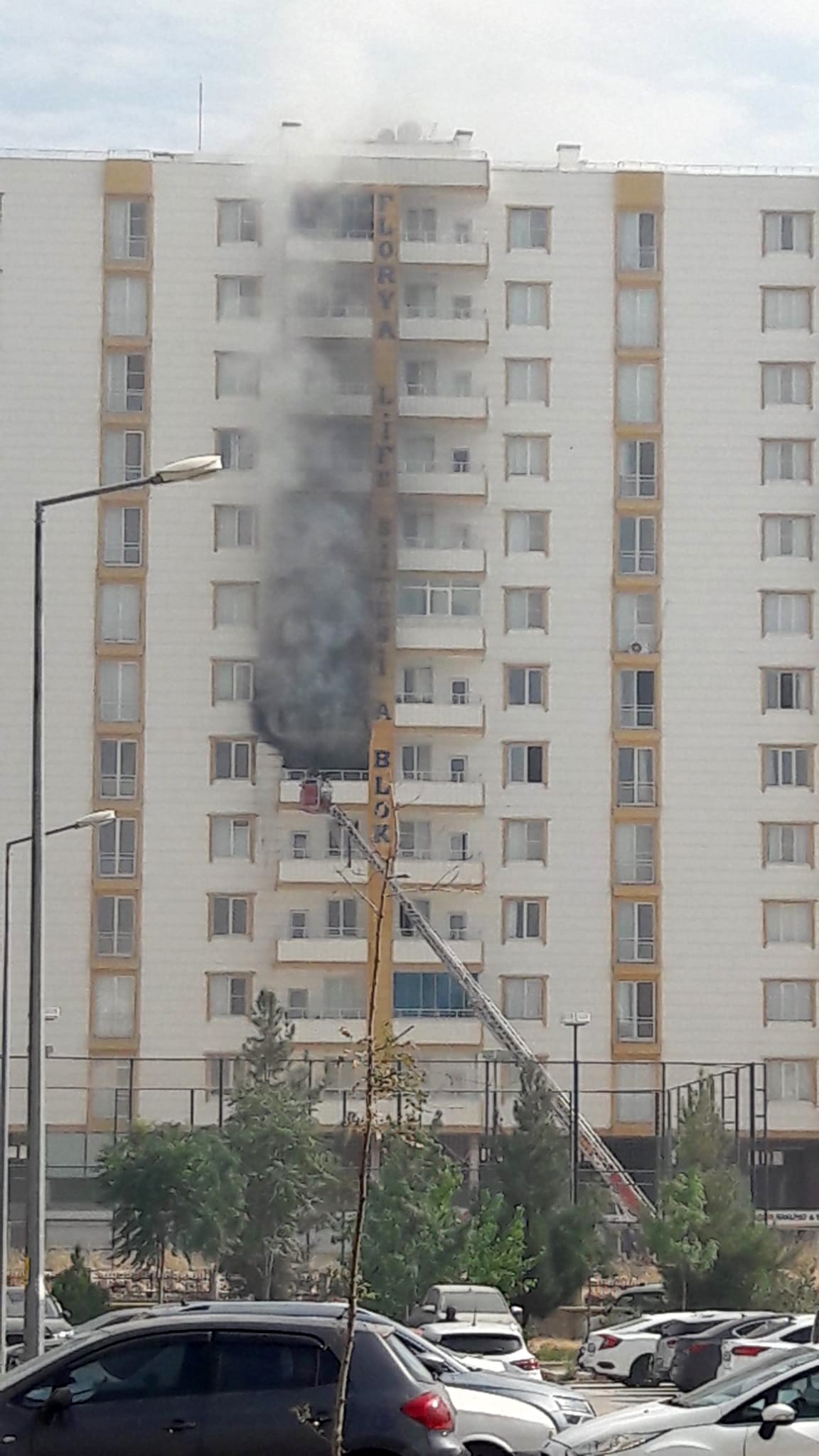 Apartmanın 5'inci katında yangın paniği