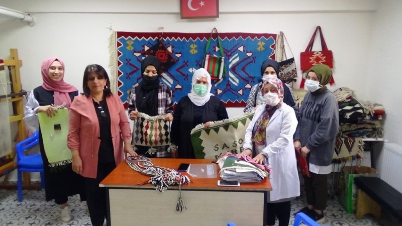 KULLANILMAYAN TEKSTİL ÜRÜNLERİ KADINLARIN ELİNDE YENİDEN HAYAT BULUYOR