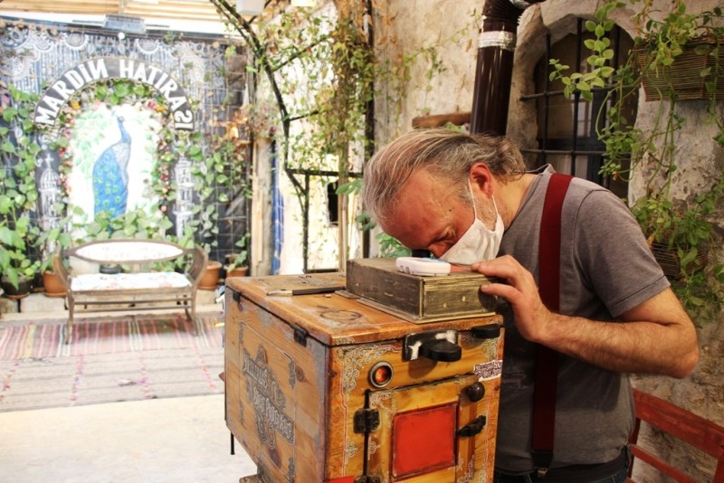 Mardin'de 150 yıllık teknikle çekilen hatıra fotoğraflarına yoğun ilgi