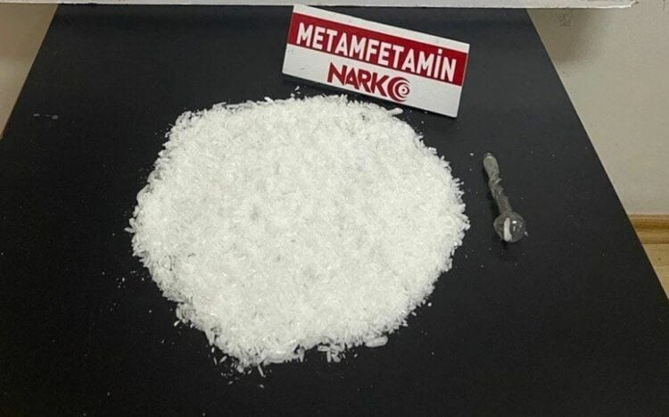 Havalimanında uyuşturucu operasyonu: 16 kilogram metamfetamin yakalandı