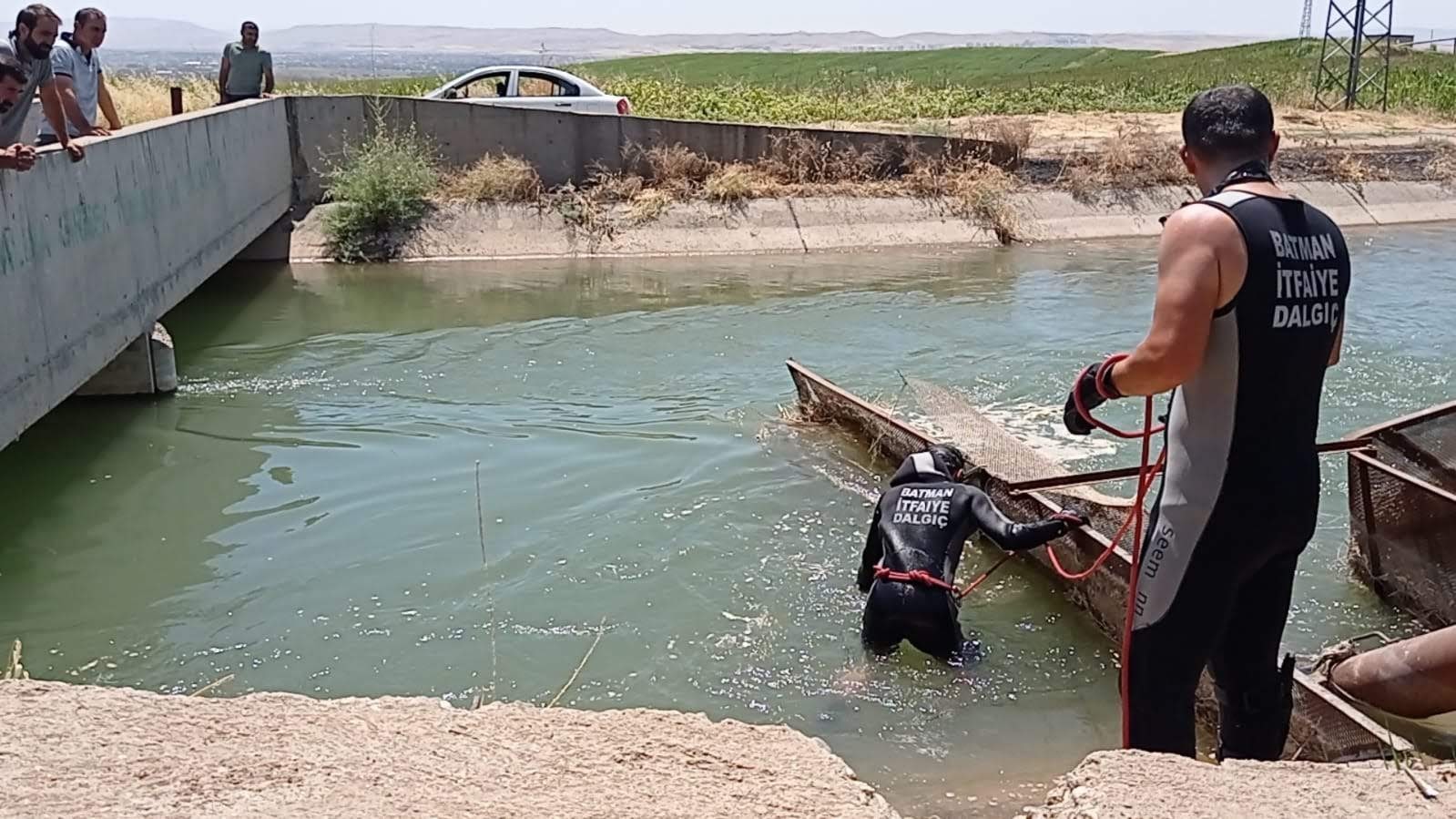 Sulama kanalına giren genç, akıntıya kapıldı