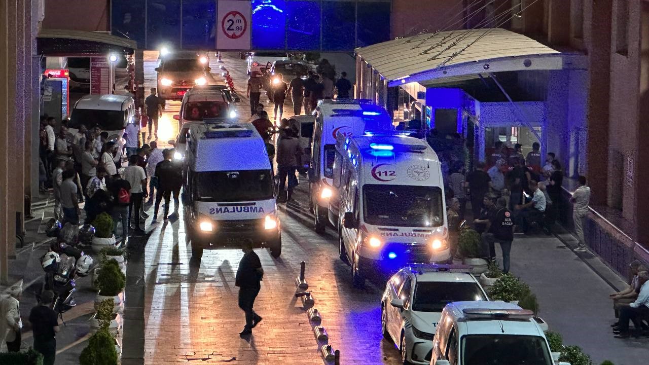 2 aile arasında taşlı, sopalı, bıçaklı kavga: 1'i ağır 41 yaralı