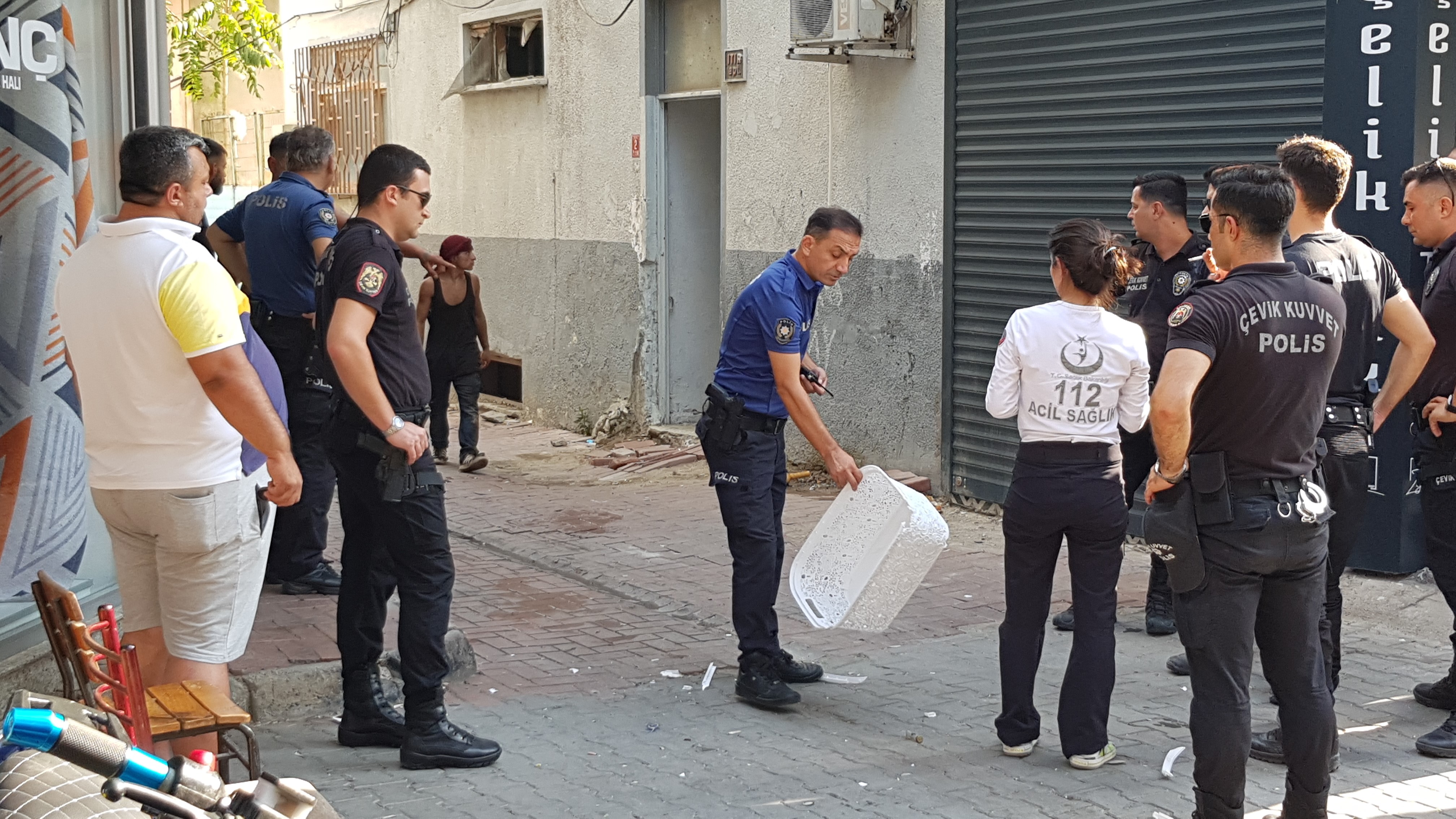 Annesi ile kavga eden kişi, oturduğu daireye kurşun yağdırdı