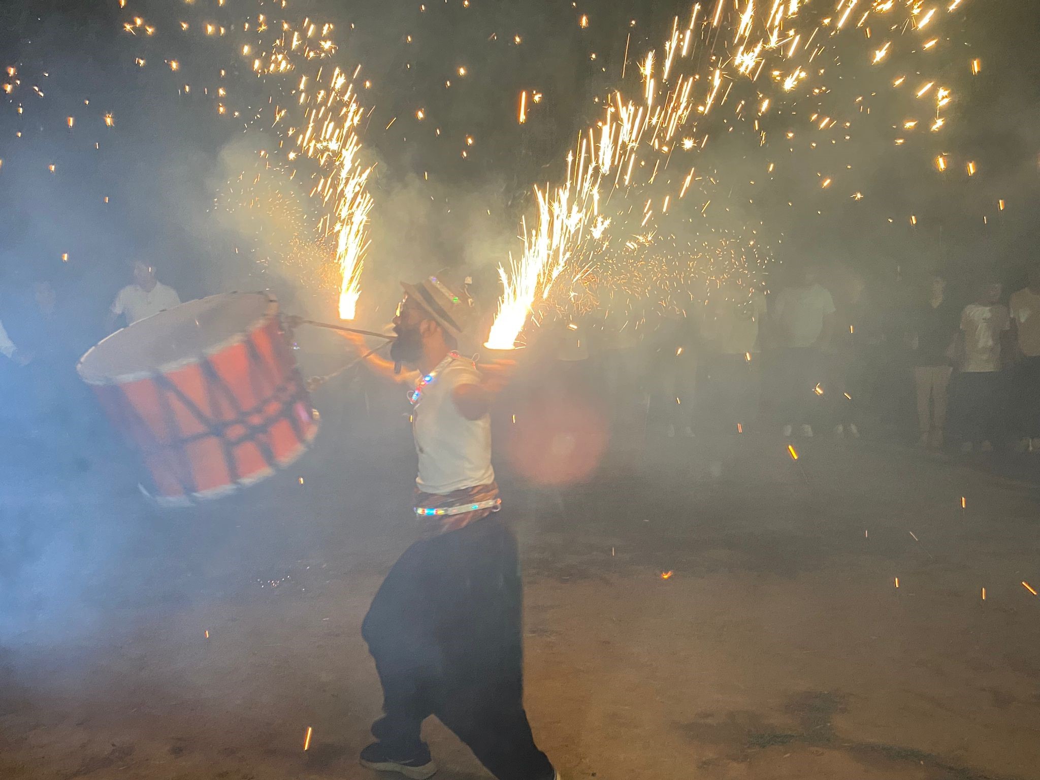 Böyle davulcu görülmedi, tokmağın sesini ve şovunu duyan geldi