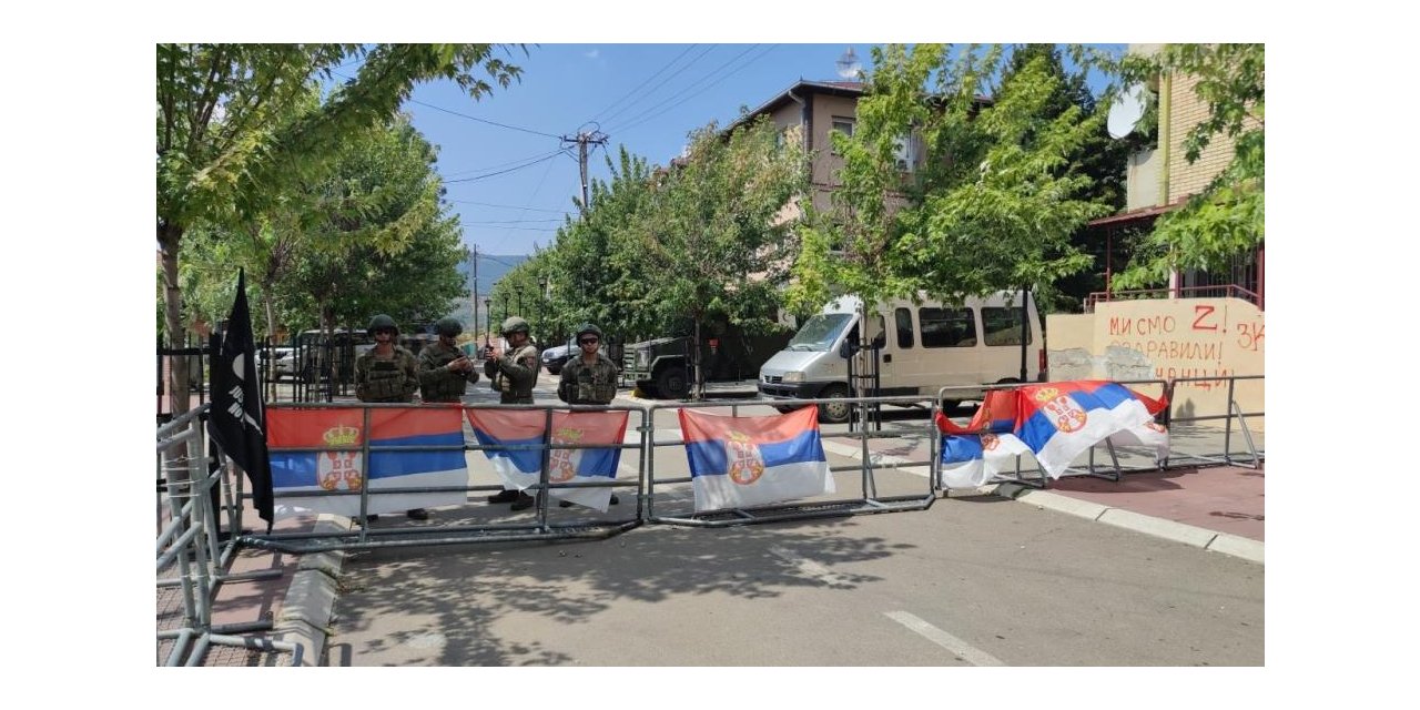 Türk komandoları Kosova'da 38 derece sıcağın altında nöbete devam ediyor