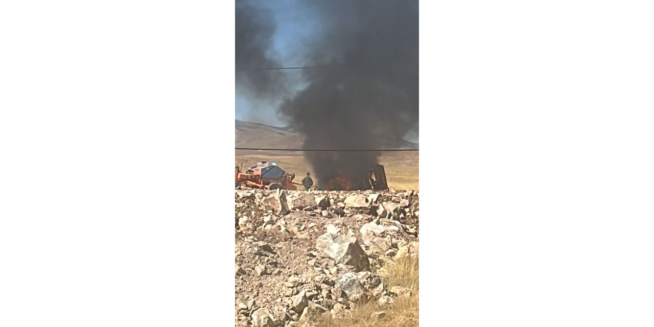 Alev topuna dönen traktör kullanılamaz hale geldi